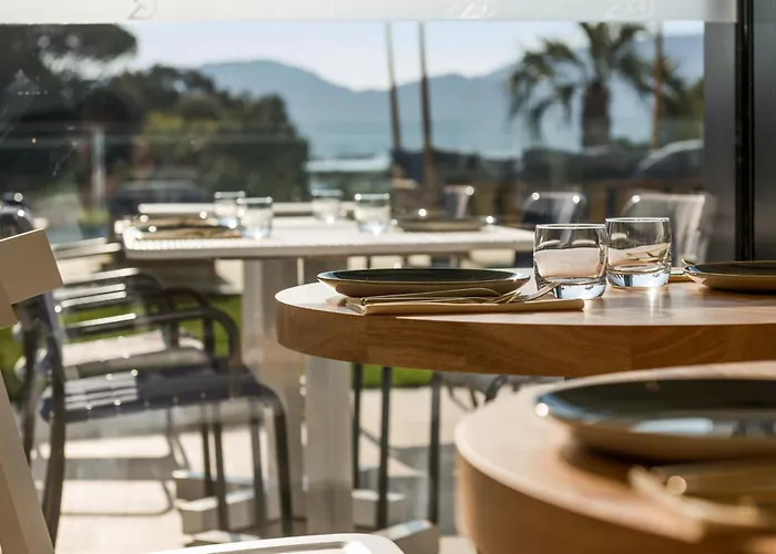 호텔 Golden Tulip Porto-vecchio 4*